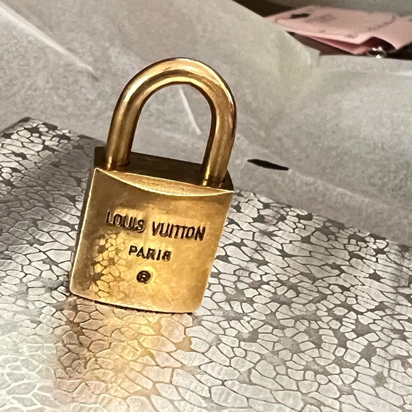 RARE Angel #222 LV Lock & Key - Picture 9 of 13